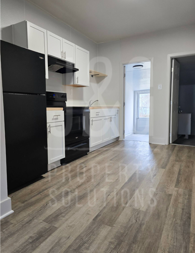 Foto del edificio - 3 Bedroom 1 Bath Row House