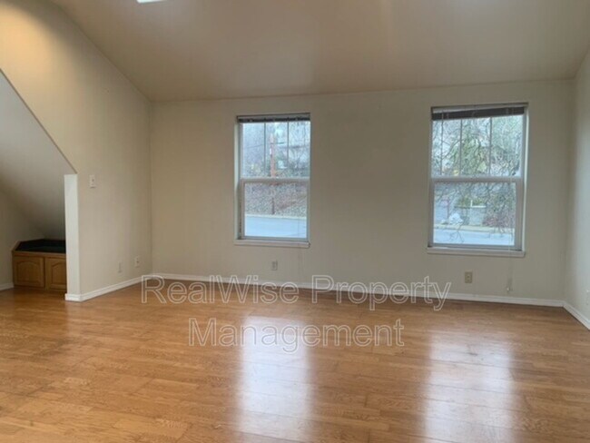 Foto del edificio - 1691 NE Foothill Blvd