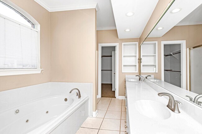 Foto del edificio - 3 Bedroom Townhome | Gated Community| Community Pool