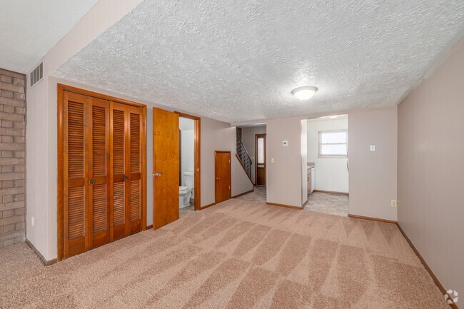 2BR, 1.5BA - 1,033SF - Dining Room - Cambridge Court Townhomes