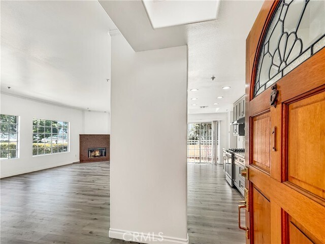Foto principal - 468 W Huntington Dr