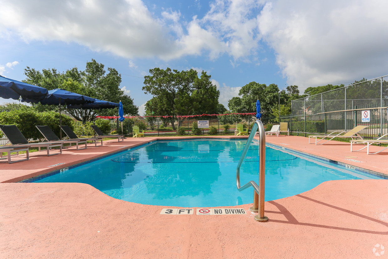 Primary Photo - Buttercup Creek Apartments