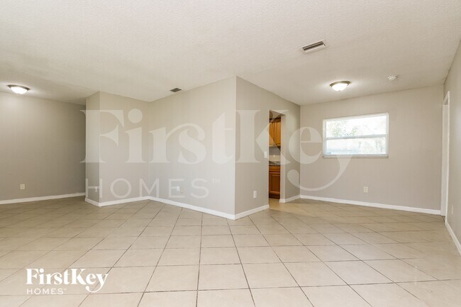 Foto del edificio - 6116 Bonnie Brook Blvd