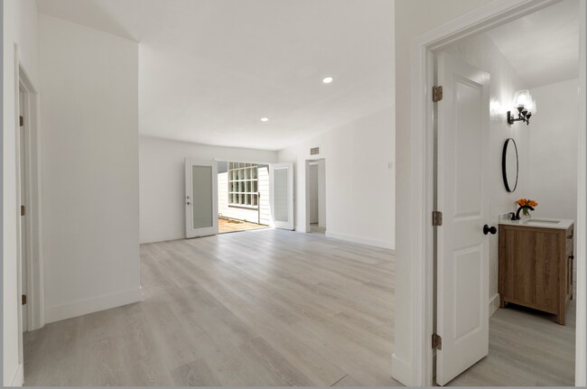 Foto del edificio - Spacious 4-Bedroom Home in Alhambra Unified School District