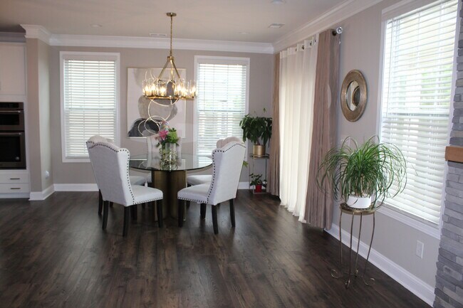 Building Photo - 1109 Walbury Hl