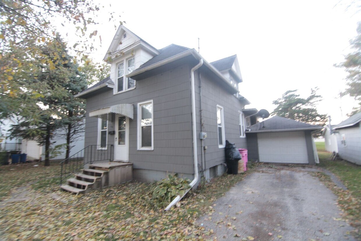Primary Photo - Charm, Convenience, and Pet-Friendly Livin...