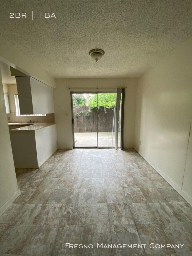 Building Photo - 2 Bed 1 Bath Apartment Near Manchester Mall!