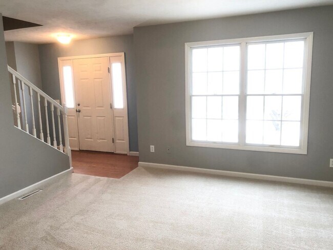 Building Photo - Incredible Townhome in North Normal!!