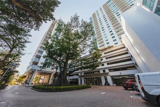 Foto del edificio - 1861 NW S River Dr