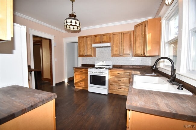 Building Photo - 248 East Ave