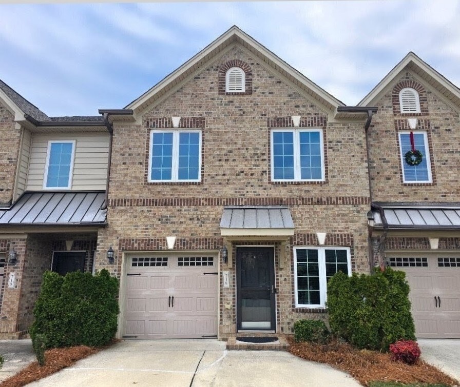 Primary Photo - 716 Carneros Ci