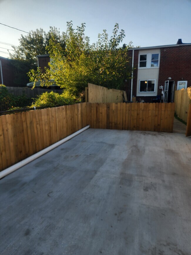 Foto del edificio - 8019 Gough St