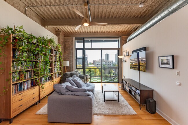 Foto del edificio - 2545 S Dearborn St