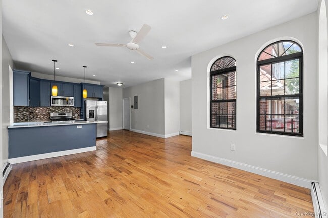 Building Photo - 746 E 219th St
