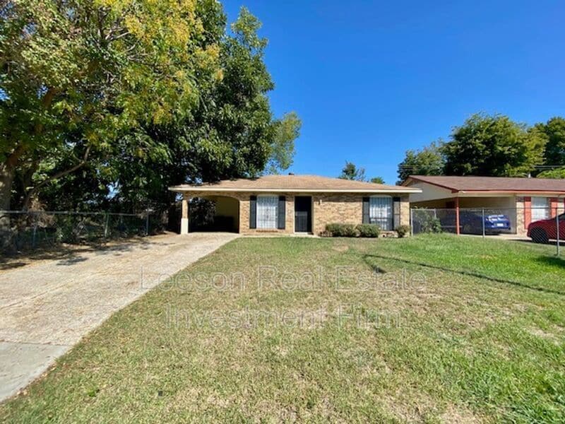 Primary Photo - 217 N Emerald Loop
