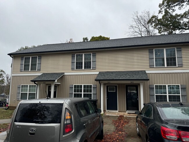 Building Photo - Great Concord location! Newer townhouse!