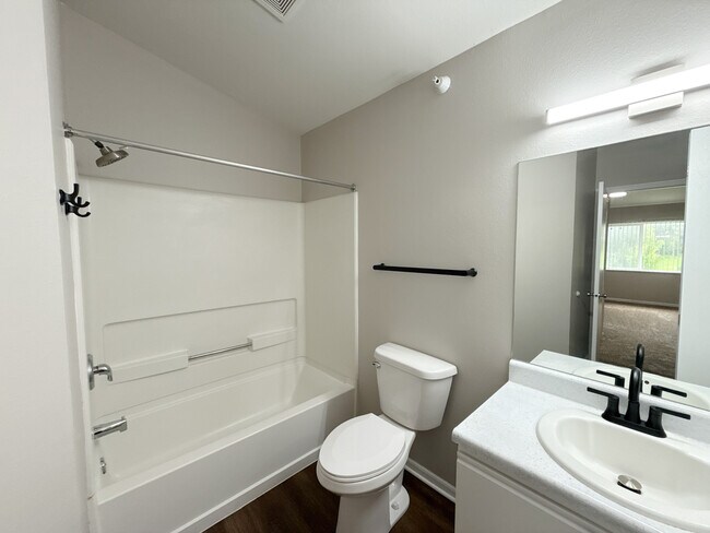 Building Photo - Highclere Apartments