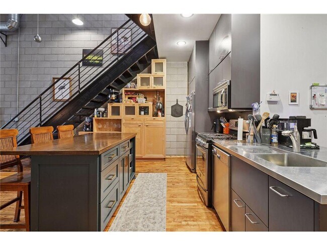 Building Photo - 801 N Washington Ave