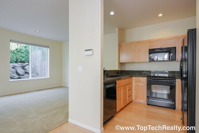 Building Photo - Fabulous 3 BD* 2.5 BA In Popular Arbor Reserve Townhome Community! **Minutes From Tanasbourne Sho...