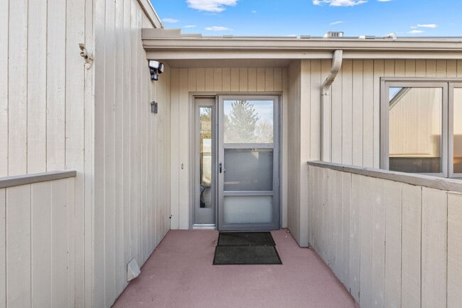 Building Photo - Flatiron View Retreat with Vaulted Ceilings & Private Balcony