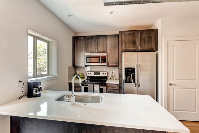 Interior Photo - 3102-3112 Vallejo St