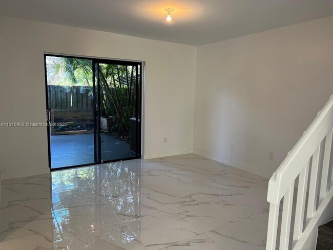 Foto del edificio - 1125 NE 210th Terrace
