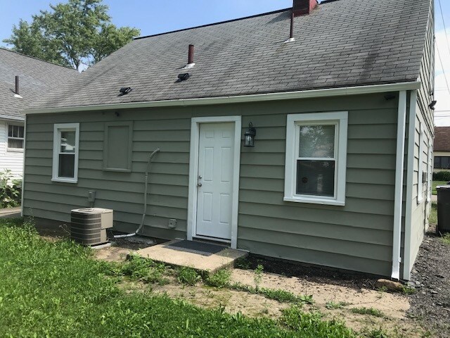 Building Photo - 466 N Bon Air Ave