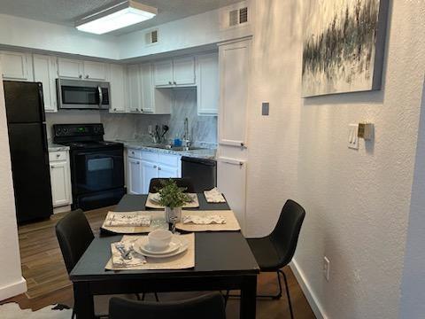 Foto del edificio - 9827 Walnut St