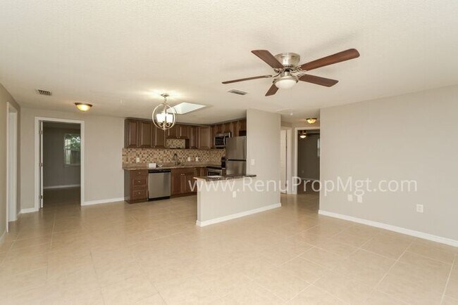 Foto del edificio - This Summer Special is Heating Up!: 50% of...