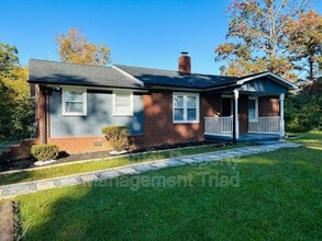Building Photo - 5087 Meadowbrook Dr