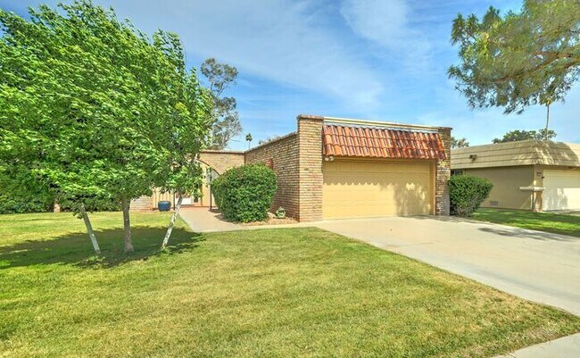 Foto del edificio - 55+ Age Restricted Community READY TO VIEW...