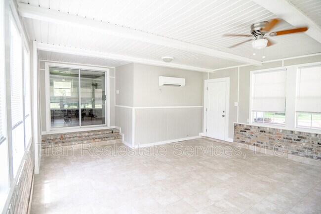 Building Photo - 6235 Woodlawn Rd