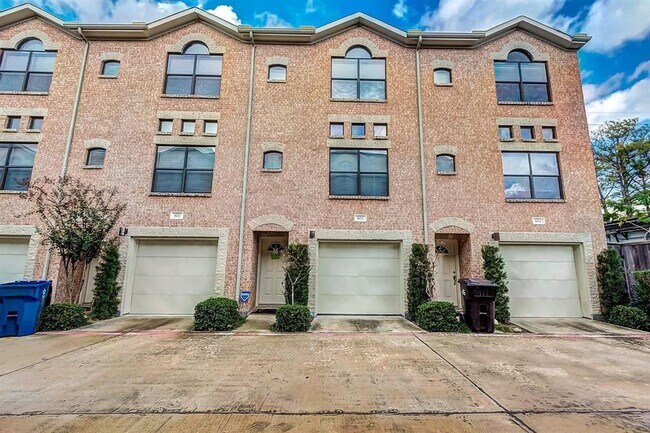 Foto del edificio - 8715 Meadowcroft Dr