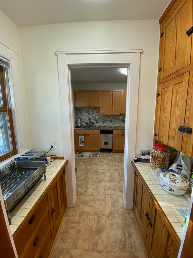 Foto del edificio - 2104 E Mifflin St