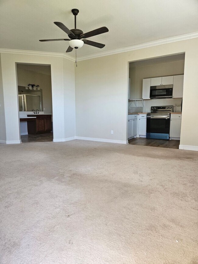 Building Photo - 13141 High Crest Rd