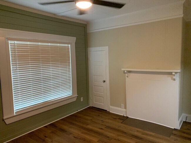 Foto del edificio - Freshly updated two bedroom, 1 bath house ...