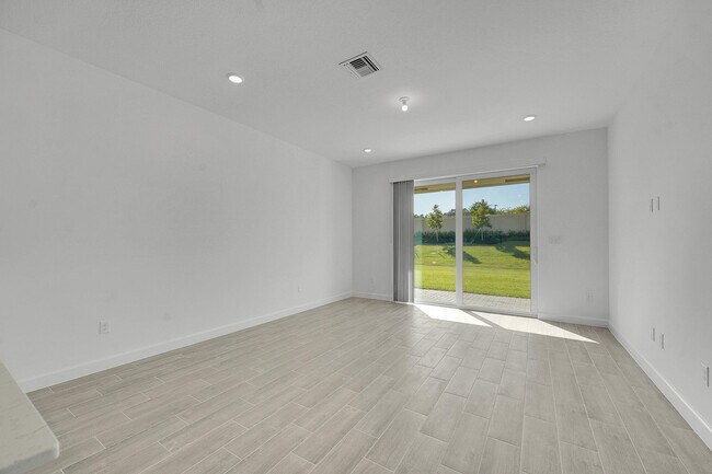 Foto del edificio - 6429 Seabright Ter