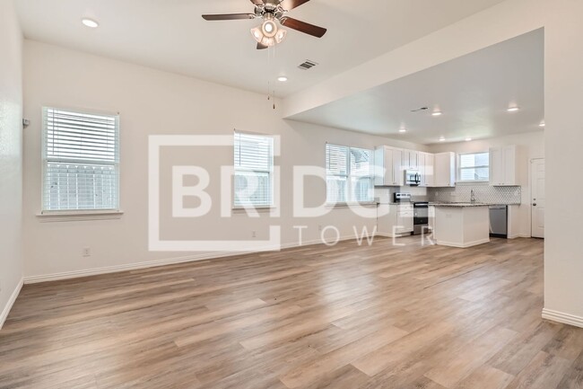 Building Photo - 7300 Parkside Pl Dr
