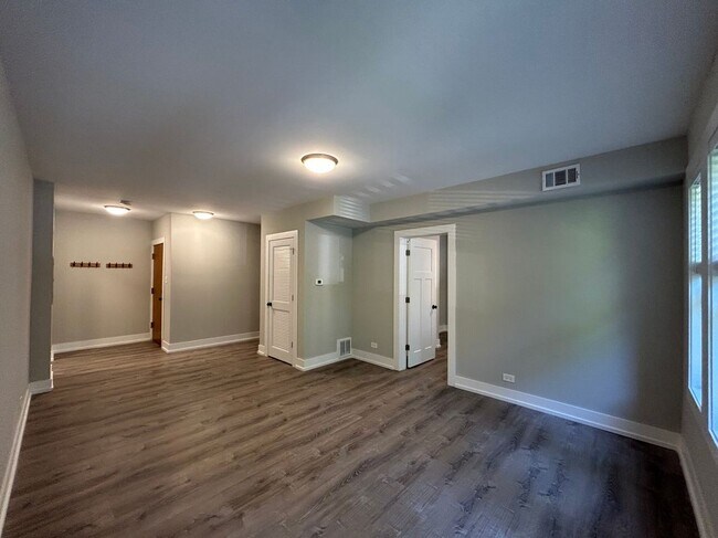 Foto del edificio - 1128 Maple Ave