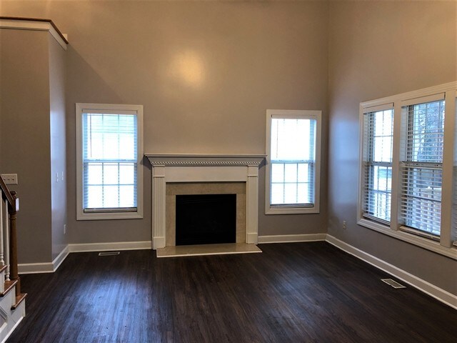 Foto del edificio - 2713 Denbel Cir