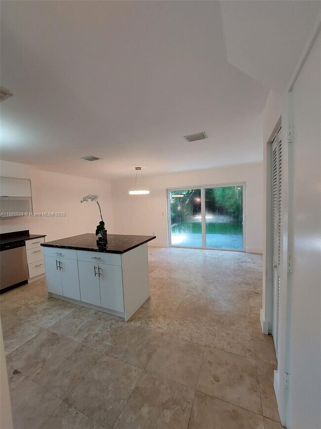 Foto del edificio - 2839 SW 25th Ter