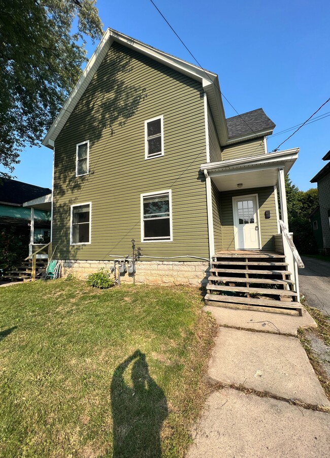 Building Photo - 634 Lansing St