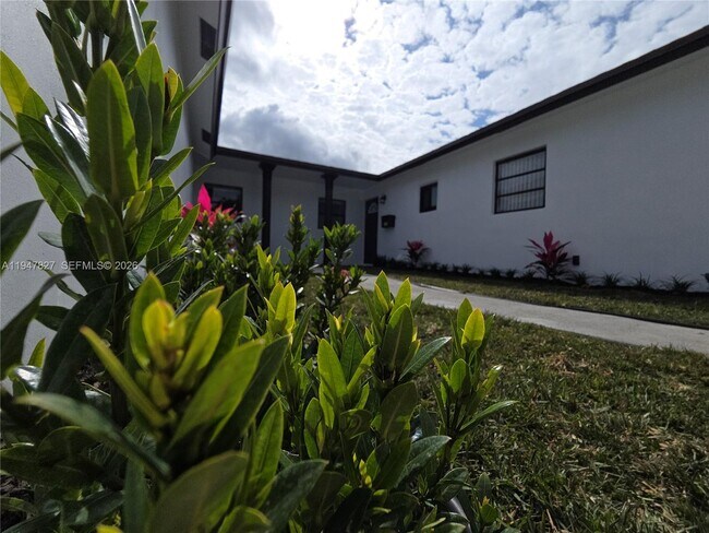 Foto del edificio - 4360 NW 13th Ct