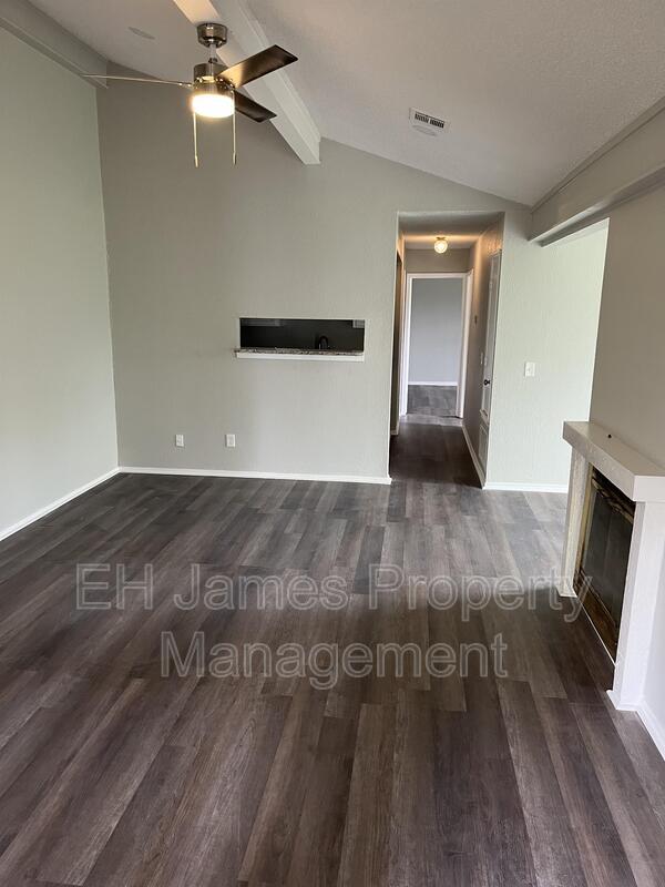 Foto del edificio - 10802 E 14th Ct