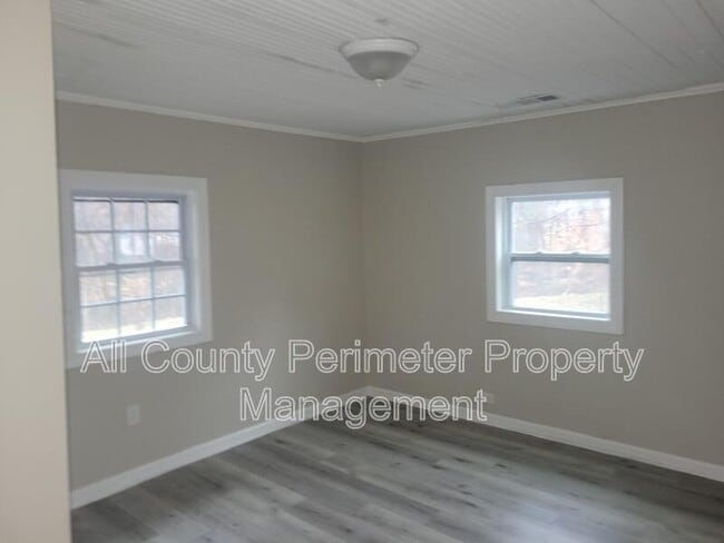 Foto del edificio - 2308 Lakewood Ave SW