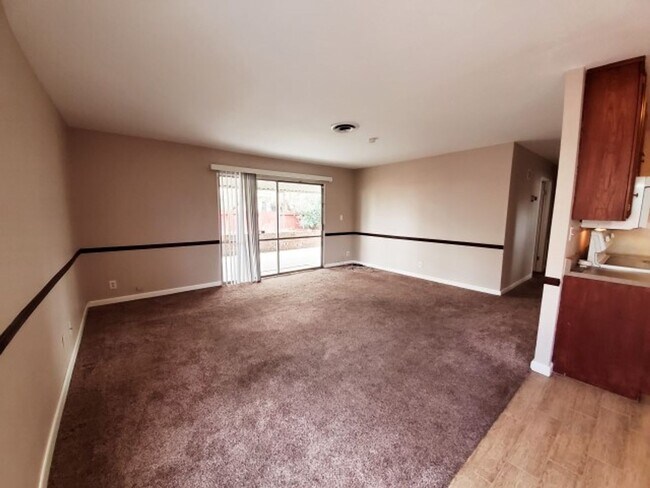 Building Photo - Coming Soon 6/14/24 COZY 4BED/2BATH HOME I...