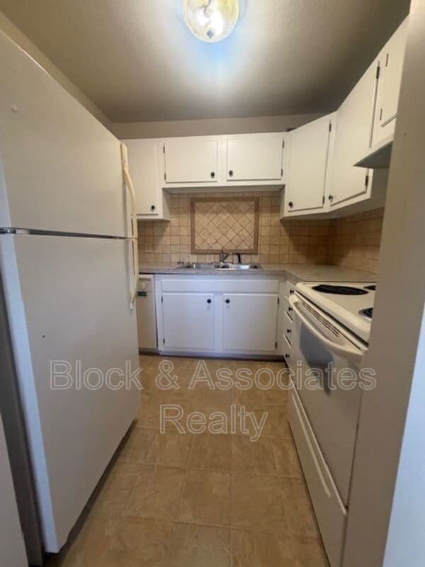 Foto del edificio - 3824-L Country Club Road