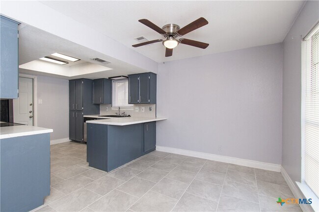 Foto del edificio - 1801 Farhills Dr