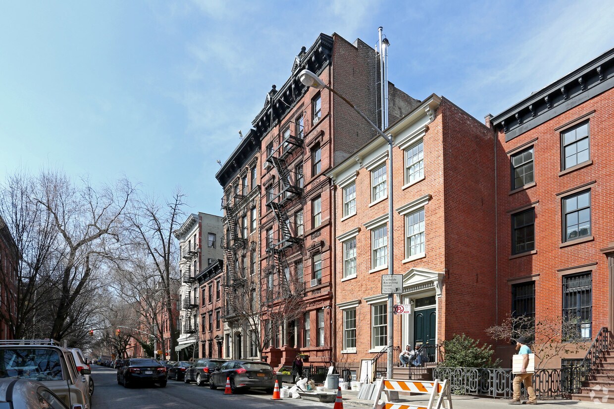 Primary Photo - 247 W 11th St