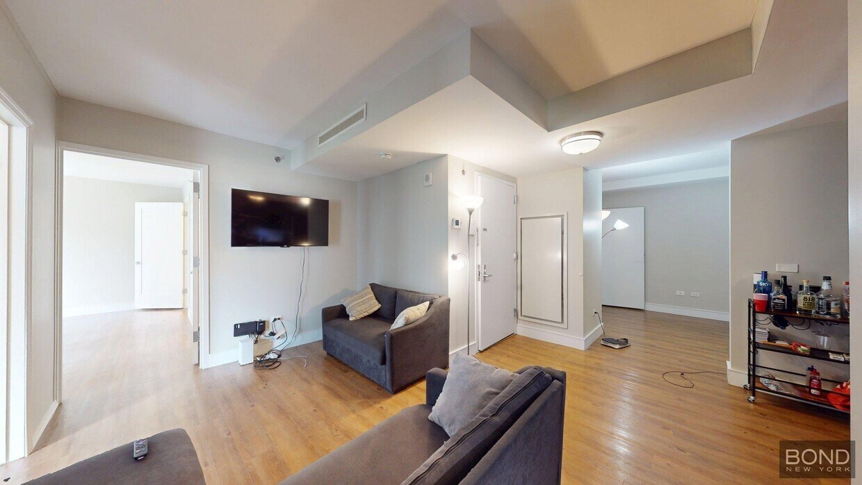 Foto principal - 237 E 34th St